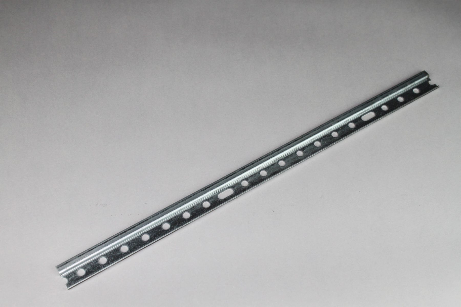 Aufhängeschiene "AHS" in Zink